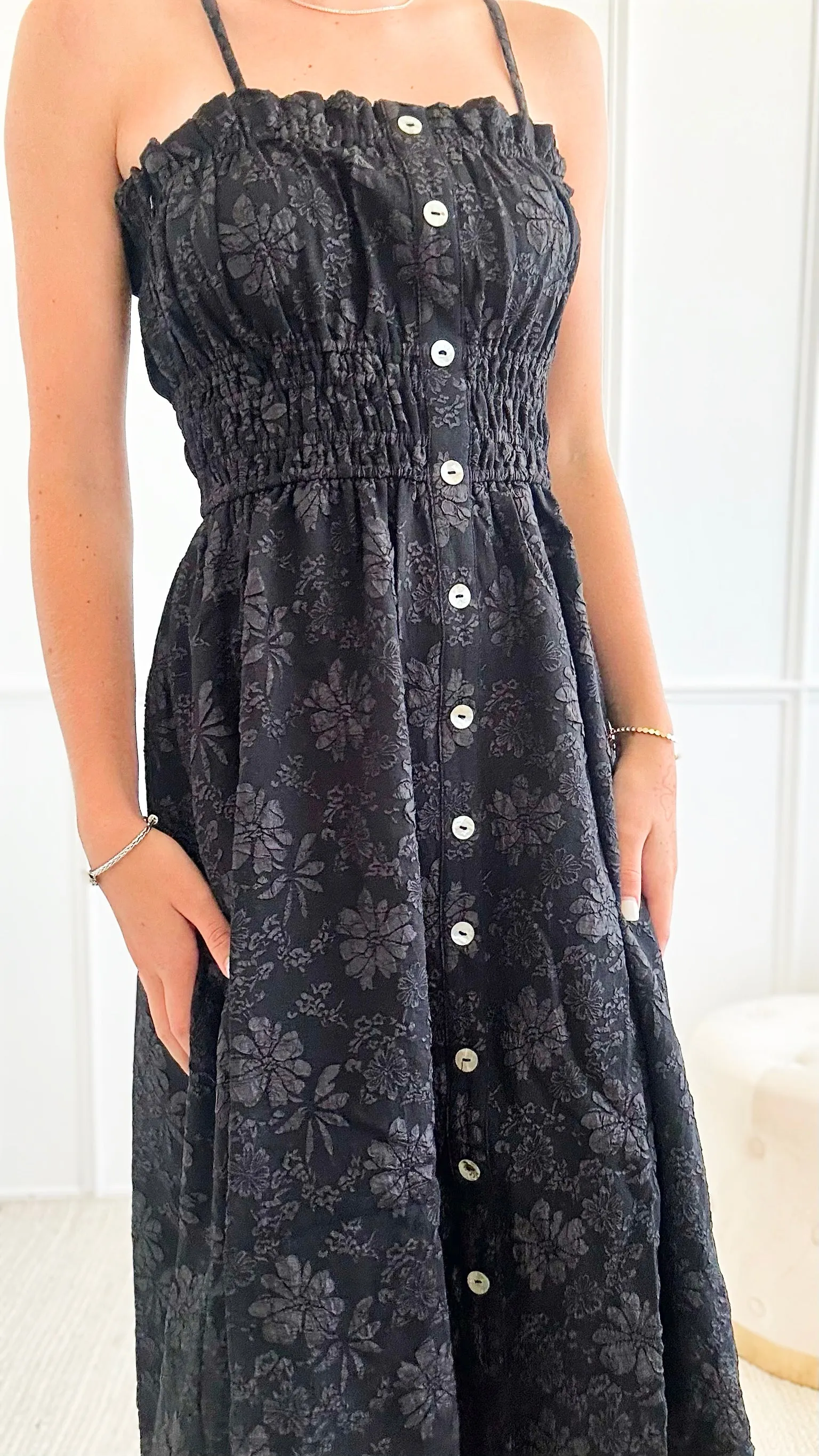 Floral Sleeveless Midi Dress - Black